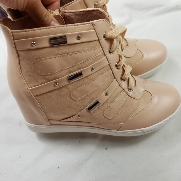 Torrid Solid Beige Sneakers Size 10W. Condition is - Picture 2 of 8